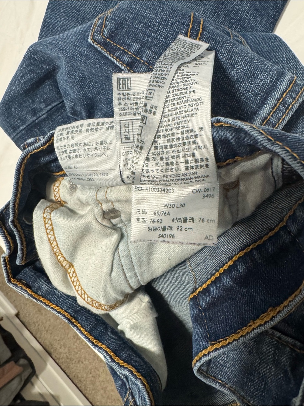 Levi's Women's Straight Leg Medium Blue Denim Jeans with Gold Stitching